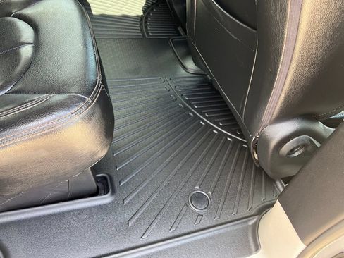 Used 2019 Chrysler Pacifica Touring Plus w/ Cold Weather Group FWD image 17