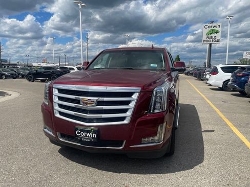 Used 2017 Cadillac Escalade Premium Luxury AWD/4WD image 4