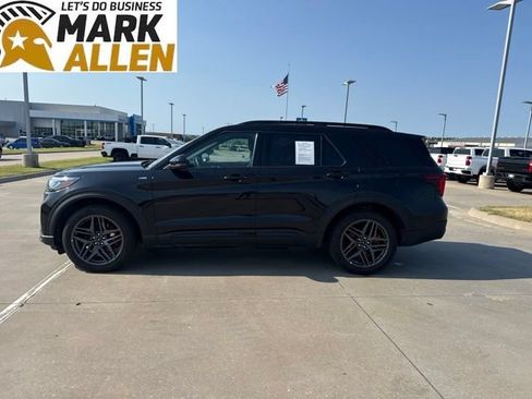 Used 2025 Ford Explorer ST-Line w/ ST-Line Street Pack AWD/4WD image 3