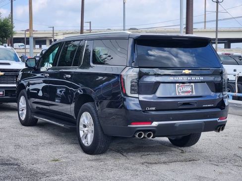 Used 2025 Chevrolet Suburban Premier RWD image 5
