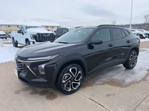 Used 2025 Chevrolet Trax RS w/ Driver Confidence Package image 7