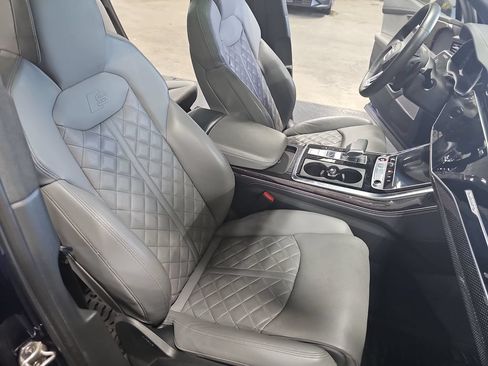 Used 2024 Audi SQ7 Prestige AWD/4WD image 10
