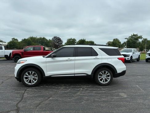 Used 2020 Ford Explorer XLT w/ Equipment Group 202A AWD/4WD image 2