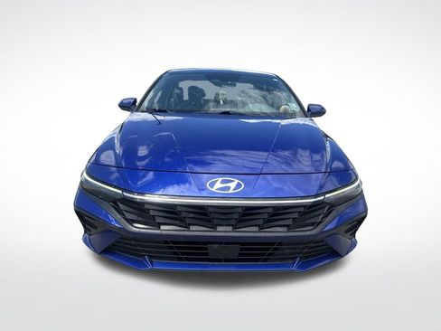 Used 2024 Hyundai Elantra SEL w/ Convenience Package FWD image 2