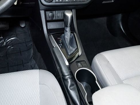 Used 2015 Toyota Corolla LE FWD image 19