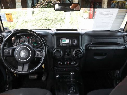 Used 2018 Jeep Wrangler Unlimited Sport S image 25