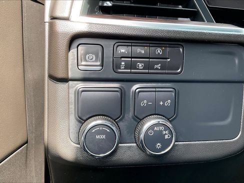 Certified 2025 Chevrolet Suburban LT image 14