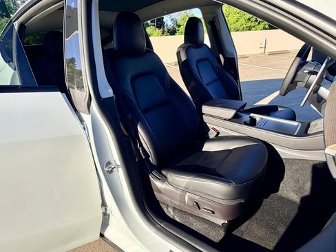 Used 2022 Tesla Model Y Long Range AWD/4WD image 50