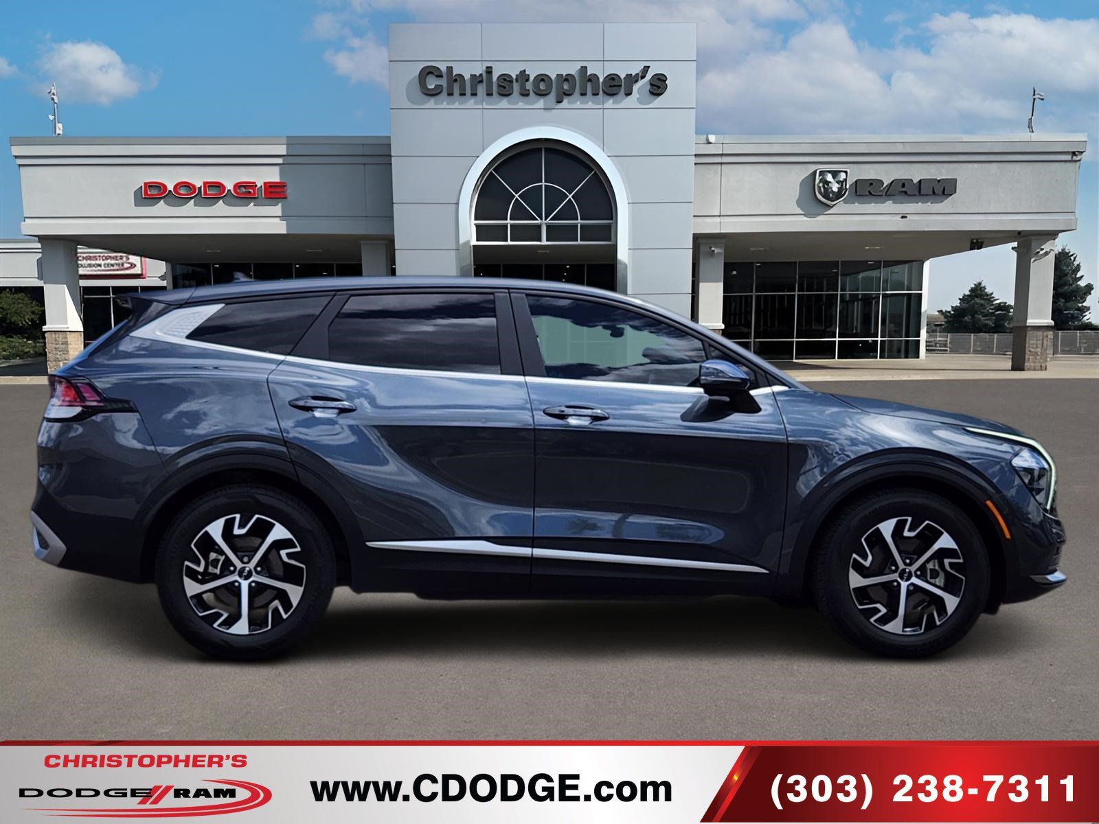 Used 2023 Kia Sportage EX FWD image 2