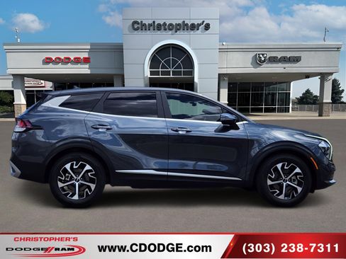 Used 2023 Kia Sportage EX FWD image 2