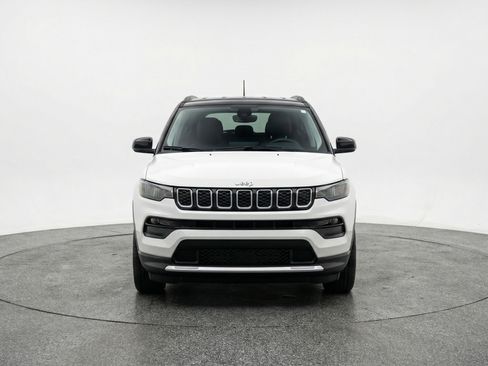 Used 2025 Jeep Compass Limited image 2