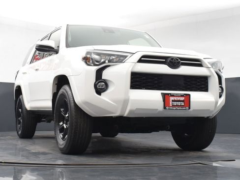 Used 2021 Toyota 4Runner SR5 AWD/4WD image 33