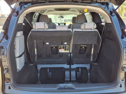 Certified 2025 Toyota Sienna LE FWD image 7