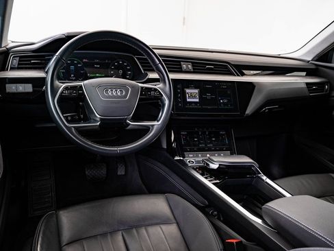 Used 2022 Audi e-tron Premium w/ Convenience Plus Package image 4