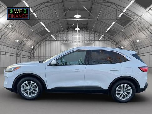 Used 2020 Ford Escape SE image 2