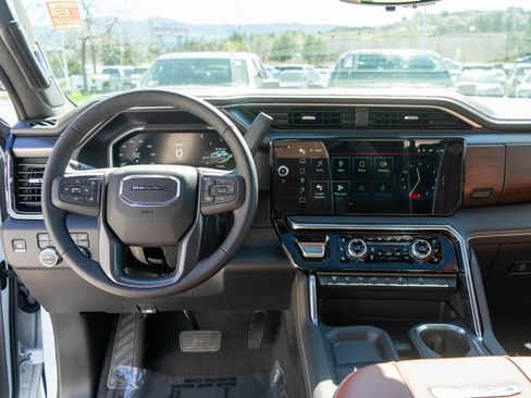 New 2026 GMC Sierra 3500 Denali Ultimate AWD/4WD image 15