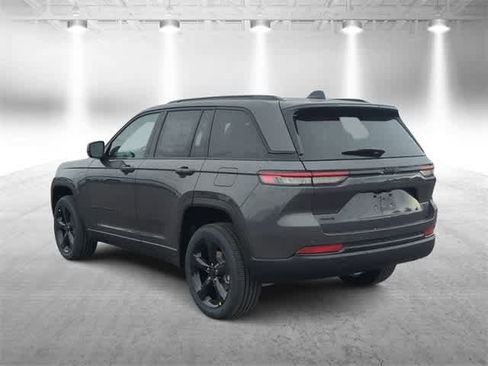 New 2025 Jeep Grand Cherokee Altitude image 6
