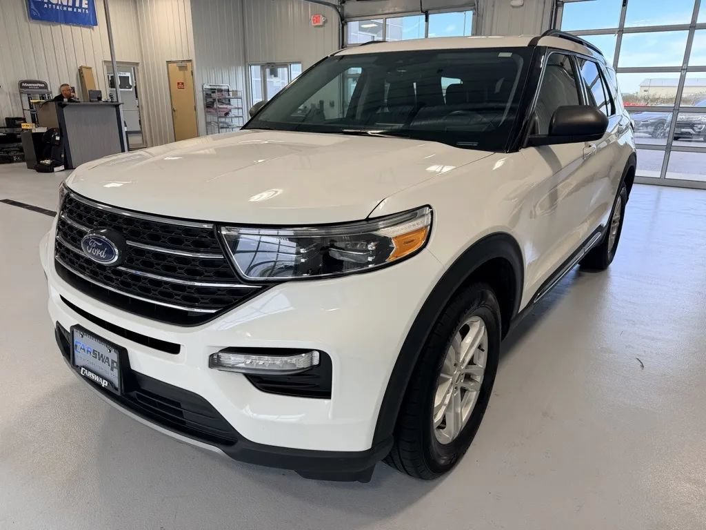 Used 2024 Ford Explorer XLT w/ Equipment Group 202A AWD/4WD image 6