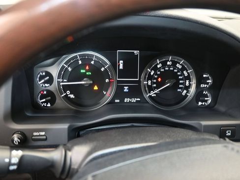 Used 2016 Toyota Land Cruiser AWD/4WD image 10