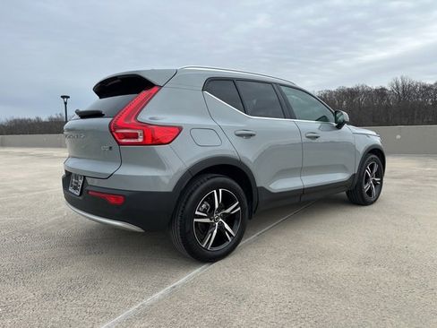 Certified 2025 Volvo XC40 B5 Core image 9