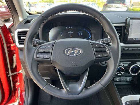Used 2024 Hyundai Venue Limited image 14