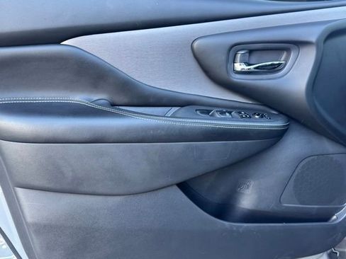 Used 2023 Nissan Murano SV w/ SV Midnight Edition Package image 16