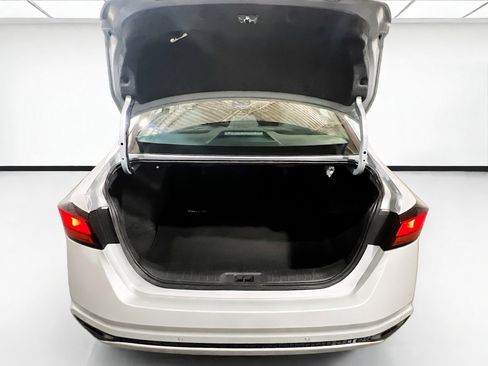 Used 2025 Nissan Altima 2.5 SV FWD image 17