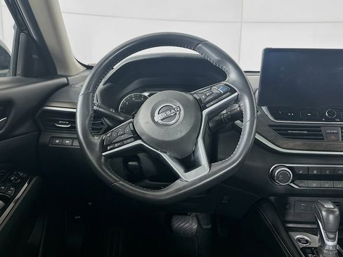 Used 2023 Nissan Altima 2.5 SV w/ SV Premium Package image 17