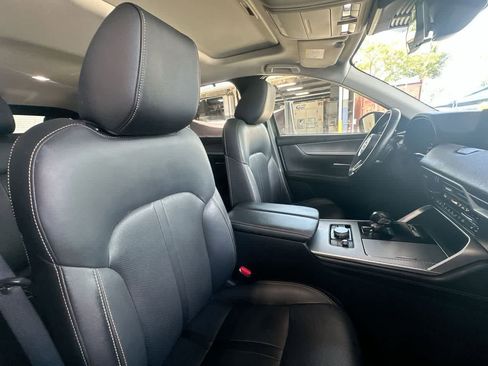 Used 2025 MAZDA CX-90 3.3 Turbo w/ Preferred Package AWD/4WD image 27