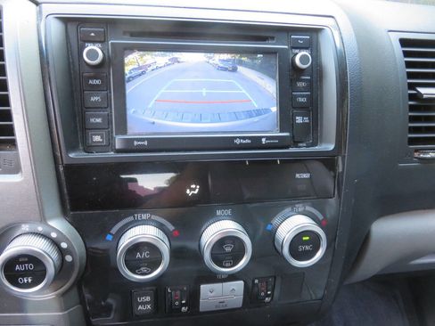 Used 2016 Toyota Sequoia Platinum image 18