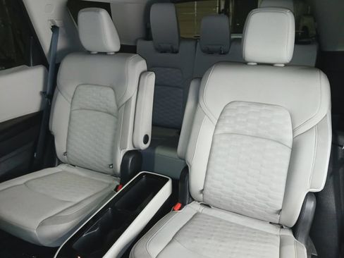 Used 2024 Nissan Pathfinder SV w/ SV Premium Package AWD/4WD image 14