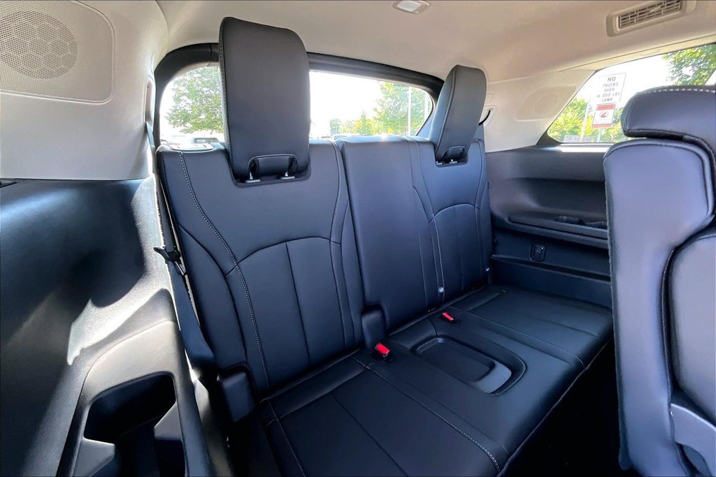 Certified 2027 INFINITI QX60 Luxe w/ Cargo Package AWD/4WD image 33