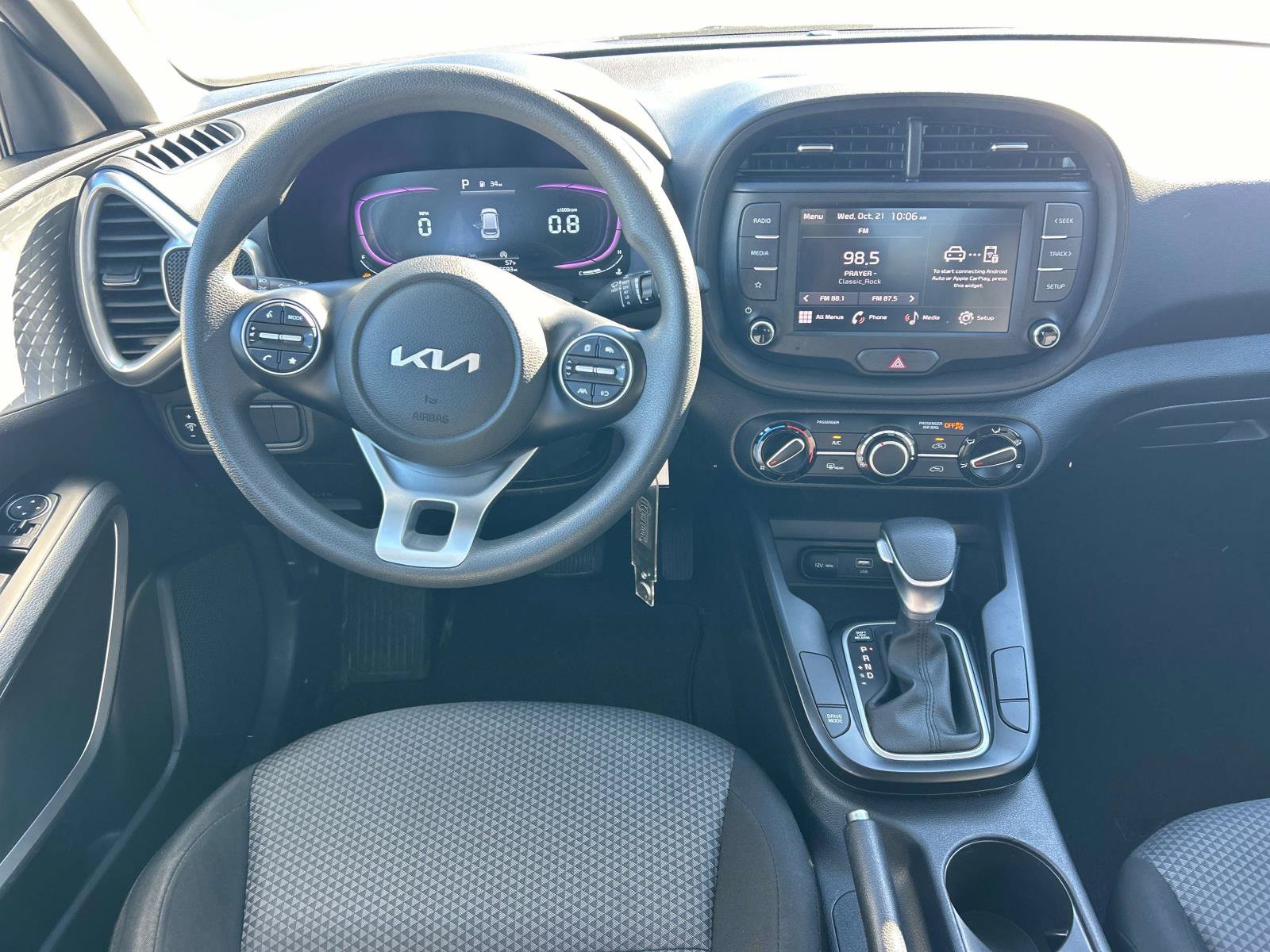 Used 2025 Kia Soul LX w/ LX Technology Package FWD image 12