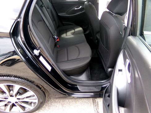 Used 2018 Hyundai Elantra GT image 19