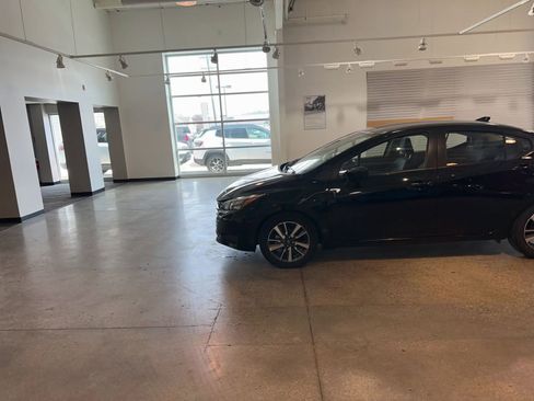 Used 2025 Nissan Versa SV image 9