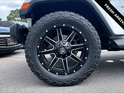 Used 2019 Jeep Wrangler Unlimited Sahara AWD/4WD image 33