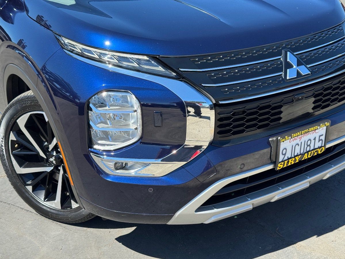 Used 2023 Mitsubishi Outlander SEL AWD/4WD image 3