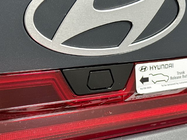 New 2025 Hyundai Elantra SEL FWD image 39