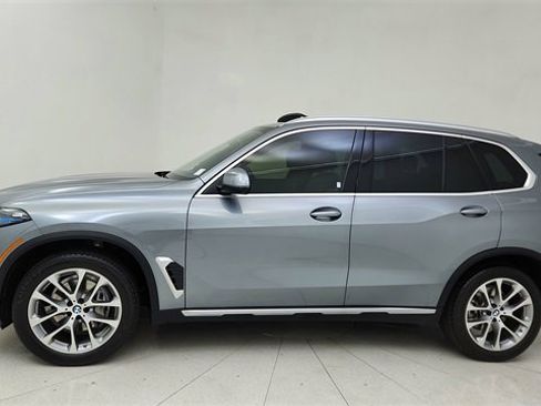 Used 2026 BMW X5 sDrive40i image 3