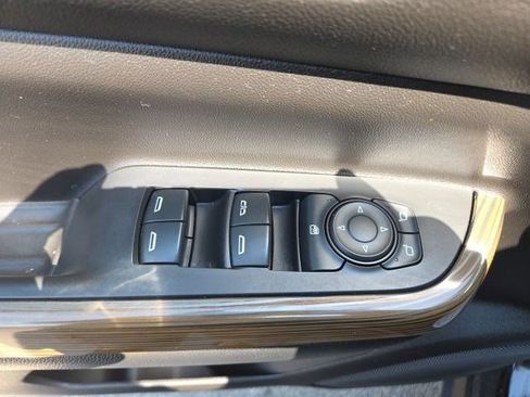 Used 2021 GMC Acadia SLE FWD image 13