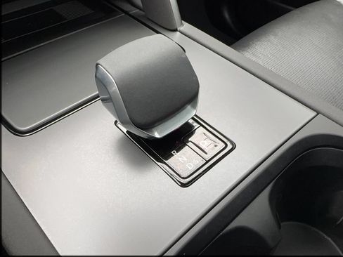 Used 2025 Land Rover Discovery Sport Dynamic SE AWD/4WD image 43