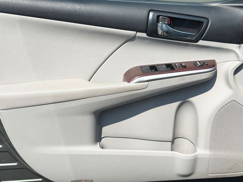 Used 2012 Toyota Camry XLE w/ Leather Pkg FWD image 20
