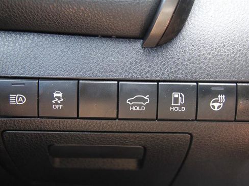 Used 2022 Toyota Camry SE w/ Cold Weather Package FWD image 36