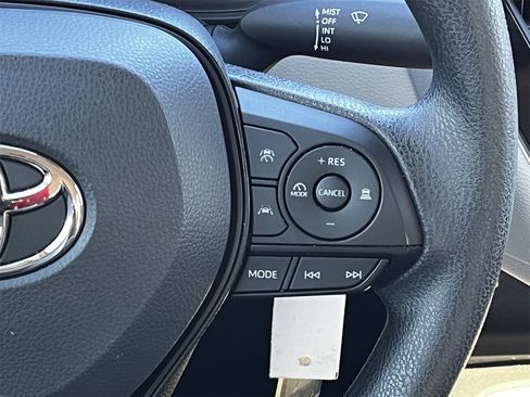 Used 2025 Toyota Corolla LE image 14