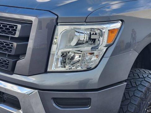 Used 2021 Nissan Titan SV w/ SV Convenience Package image 7