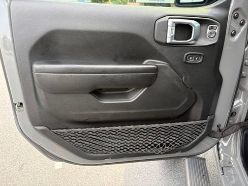 Used 2021 Jeep Wrangler Unlimited Rubicon w/ LED Lighting Group AWD/4WD image 28