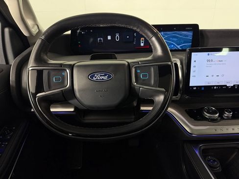Used 2025 Ford Expedition Platinum AWD/4WD image 14