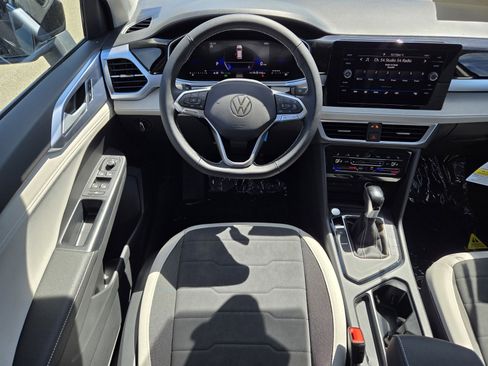 New 2025 Volkswagen Taos SE image 8