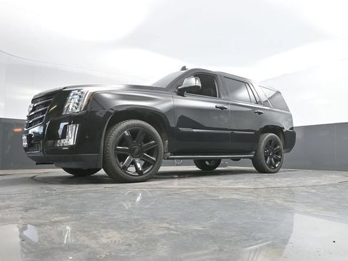 Used 2017 Cadillac Escalade Luxury AWD/4WD image 51