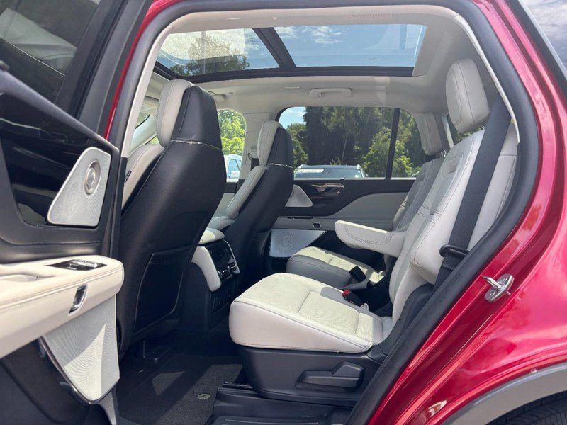 Used 2025 Lincoln Aviator Reserve w/ Equipment Group 201A AWD/4WD image 12